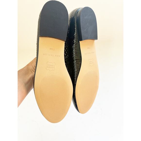NWOB Ann Taylor Black Patent Leather Mary Jane Flat Embossed Snake Texture 7.5 - Picture 2 of 2
